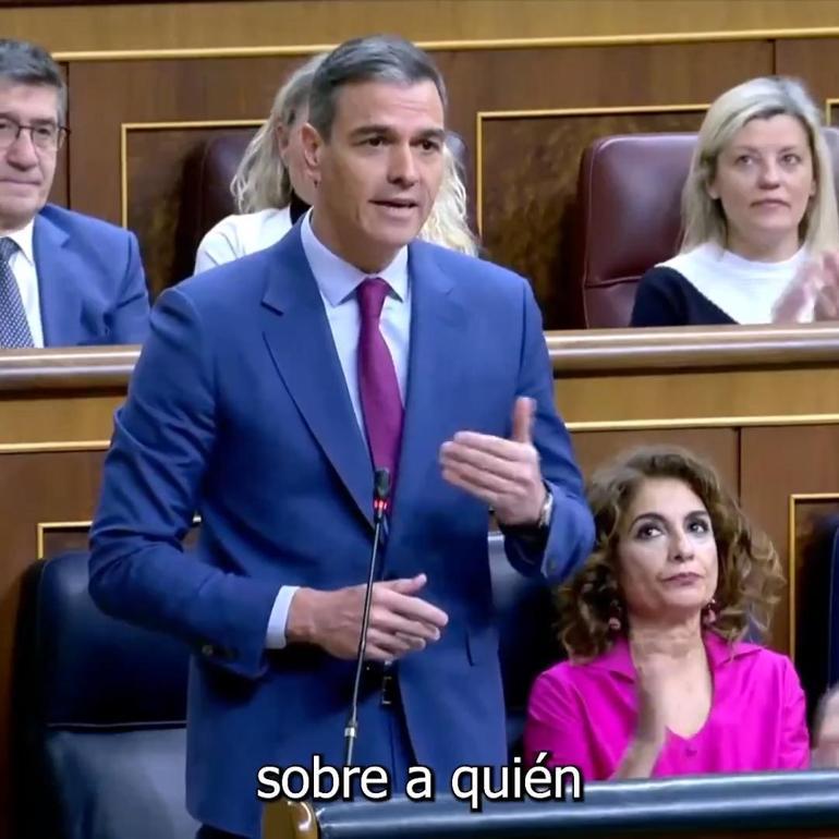 Kamu görevlerini askıya alan İspanya Başbakanı’na destek