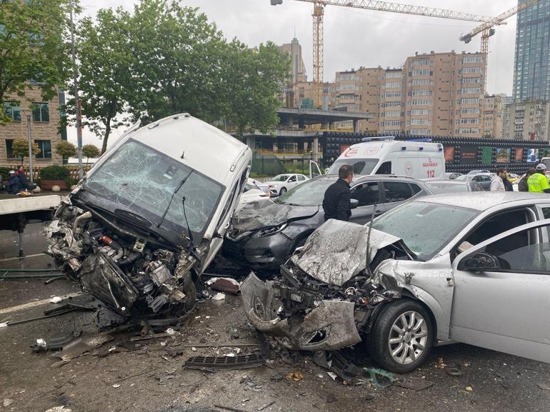 Beşiktaşta 7 aracın karıştığı zincirleme kaza: Yaralılar var