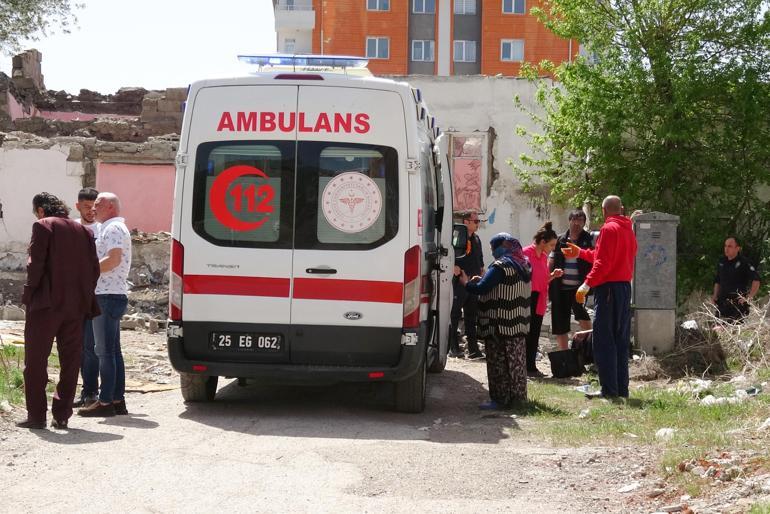 Metruk binada üzerine duvar yıkıldı, komşuları kurtardı