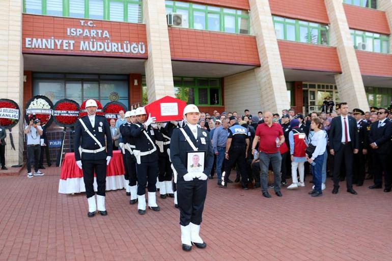 Otomobilin çarptığı trafik polisi şehit oldu, 4 kişi yaralandı