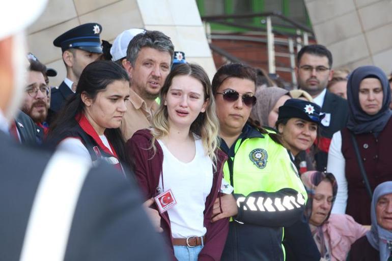Otomobilin çarptığı trafik polisi şehit oldu, 4 kişi yaralandı