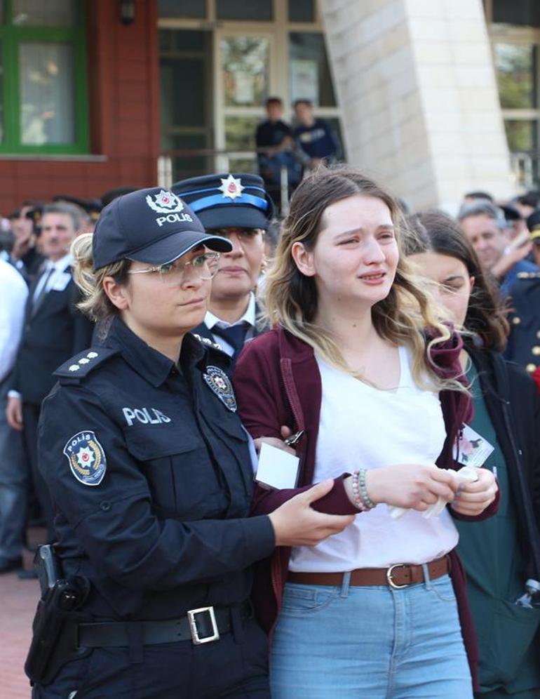 Otomobilin çarptığı trafik polisi şehit oldu, 4 kişi yaralandı