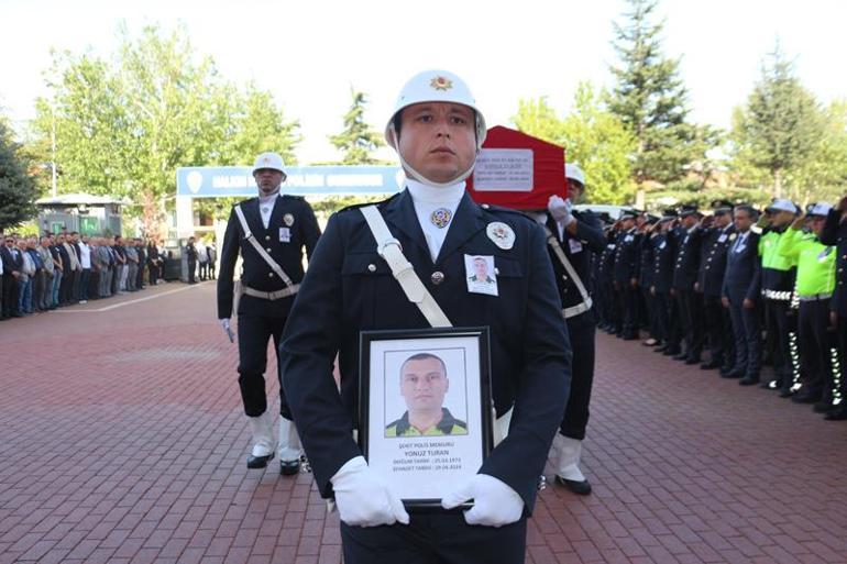 Otomobilin çarptığı trafik polisi şehit oldu, 4 kişi yaralandı