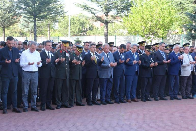 Otomobilin çarptığı trafik polisi şehit oldu, 4 kişi yaralandı