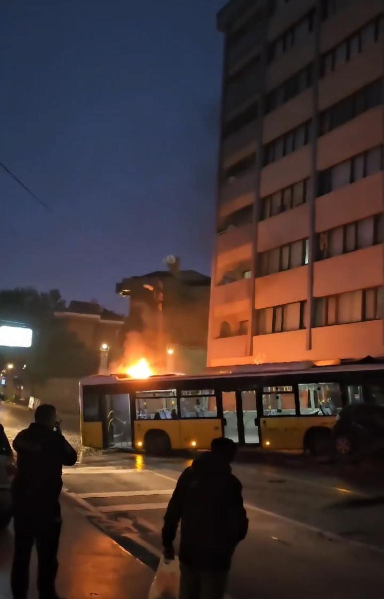 Kartal’da markete giren İETT otobüsünde yangın çıktı