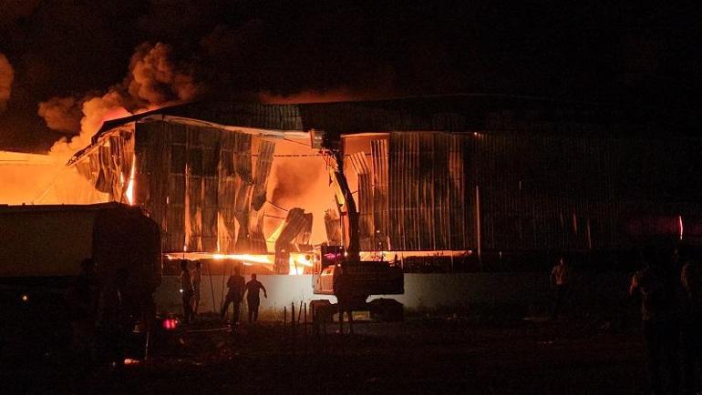 Adanada motosiklet fabrikasında yangın kontrol altına alındı