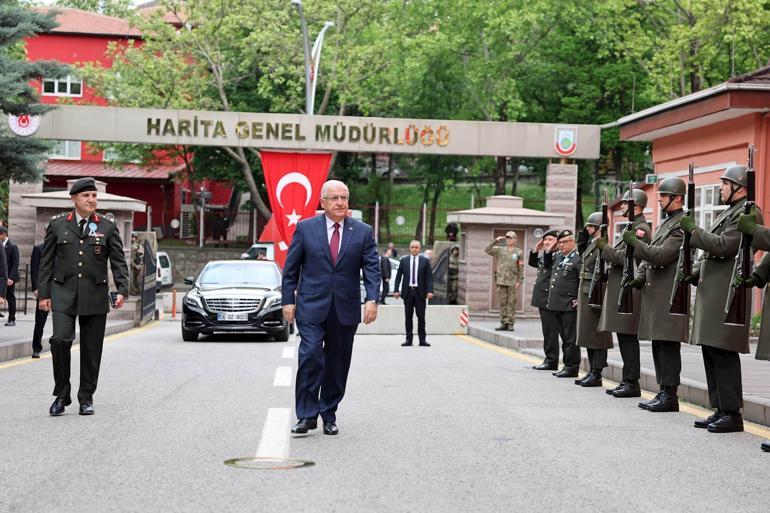 Bakan Güler, Harita Genel Müdürlüğünü ziyaret etti ve 129uncu kuruluş yıl dönümünü kutladı
