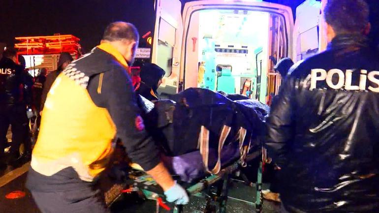 Büyükçekmece D-100de, otomobil TIRa arkadan çarptı: 1 ölü, 2 yaralı