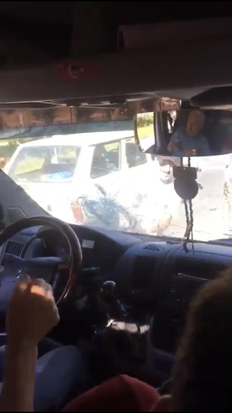 Öğrenci servis minibüsüne demir sopayla saldıran şüpheli ve babası serbest