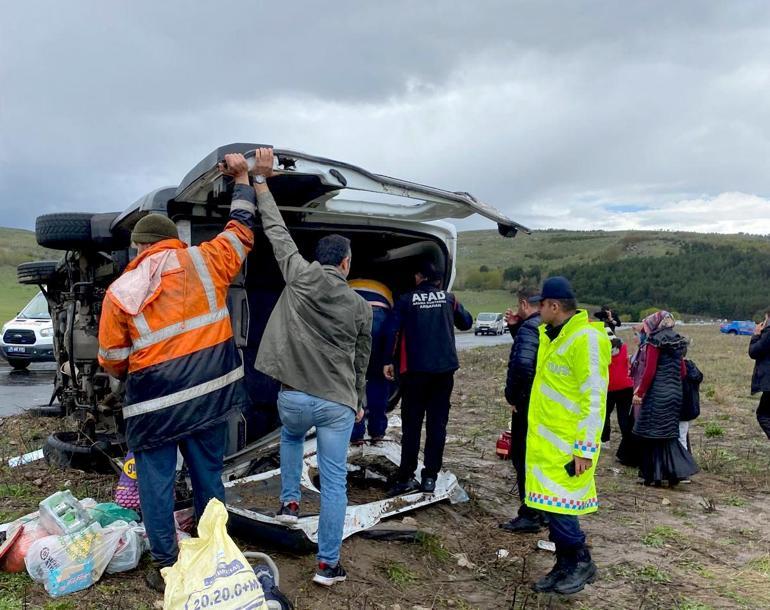 Ardahanda rehabilitasyon öğrencilerinin de taşındığı yolcu minibüsü kaza yaptı; 1 ölü, 7si öğrenci 13 yaralı