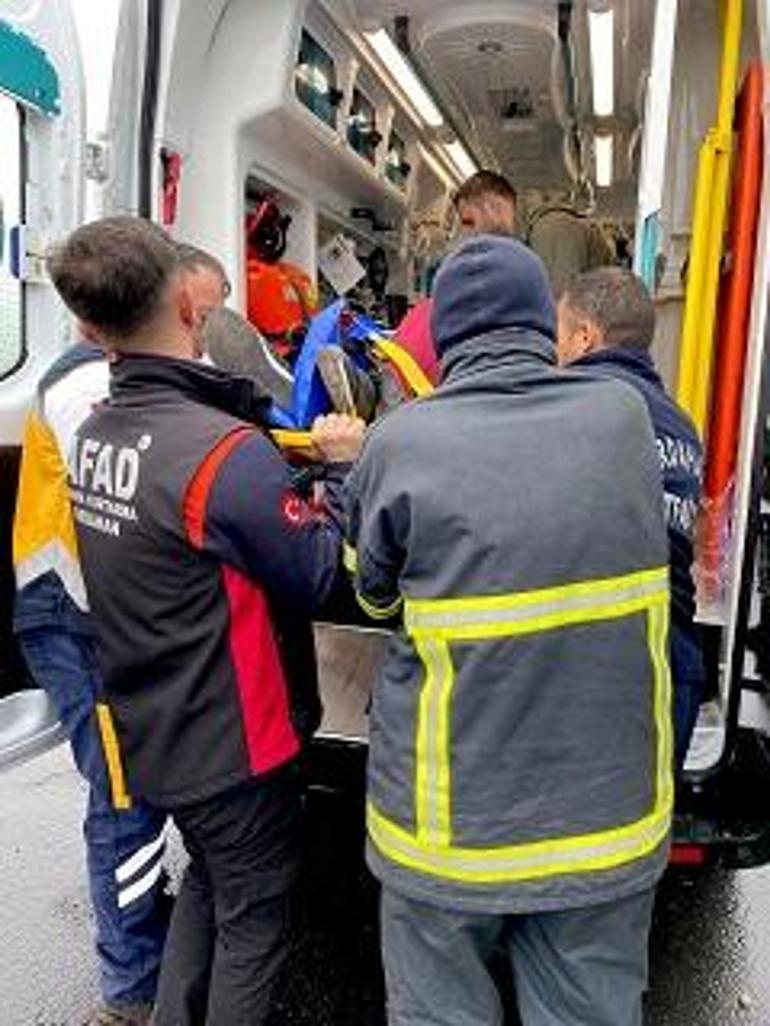 Ardahanda rehabilitasyon öğrencilerinin de taşındığı yolcu minibüsü kaza yaptı; 1 ölü, 7si öğrenci 13 yaralı