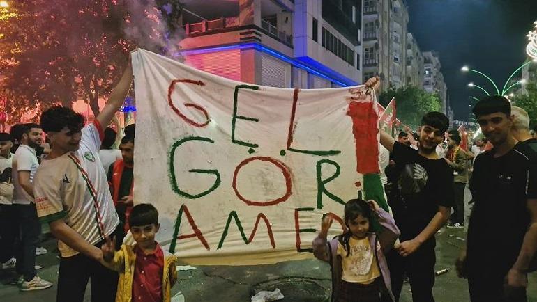 1’inci Lige yükselen Amed Sportif Faaliyetler taraftarı şampiyonluğu kutluyor