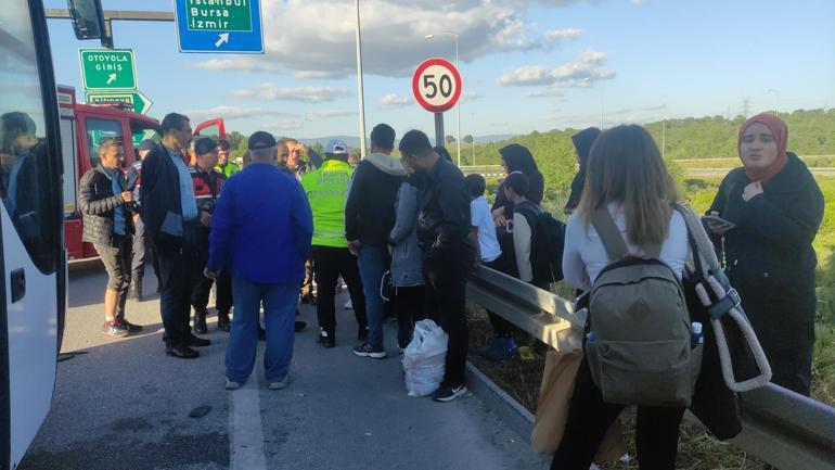 TIRa arkadan çarpan yolcu otobüsünün sürücüsü sıkıştı; 38 yolcu kazayı yara almadan atlattı