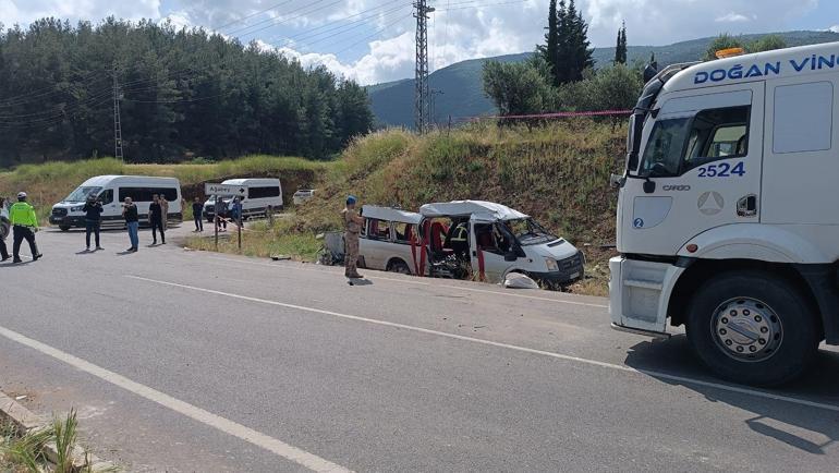 Beton mikseri ile minibüs çarpıştı: 9 ölü, 10 yaralı