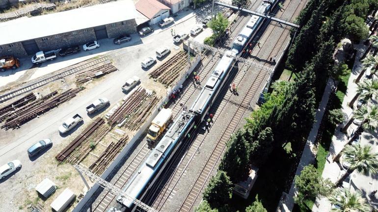 İzmirde yolcu treni vagonunun tekeri raydan çıktı; yolcular tahliye edildi