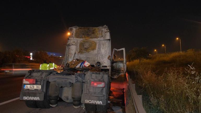 Tuzla TEM Otoyolunda TIR alev alev yandı