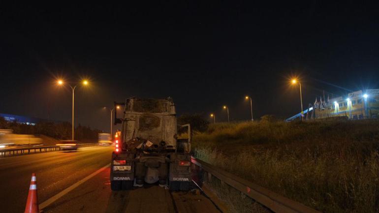 Tuzla TEM Otoyolunda TIR alev alev yandı