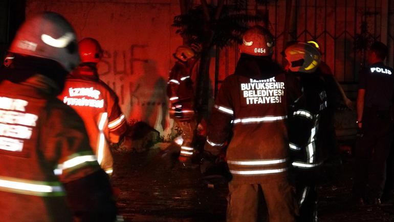 İzmirde tarihi binada yangın; mahsur kalan kadın kurtarıldı