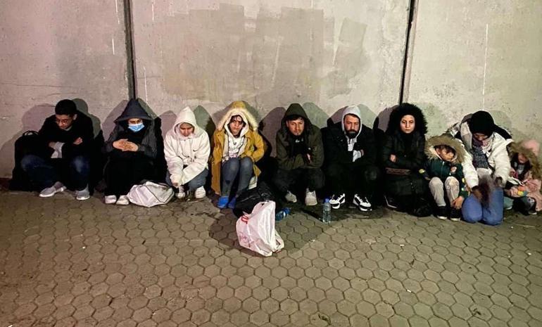 Edirnede 21 kaçak göçmen ile 2 organizatör yakalandı