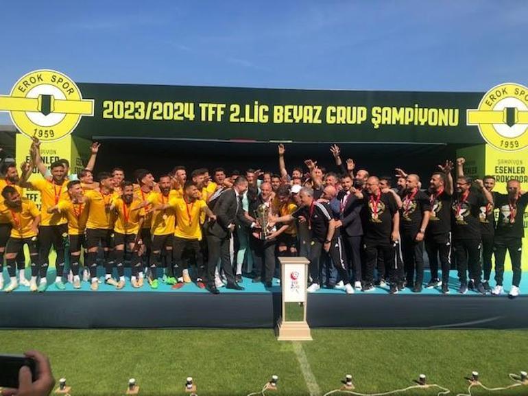 1inci Lige yükselen Esenler Erokspor, şampiyonluk kupasına kavuştu
