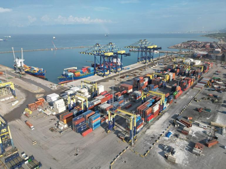 Bakan Uraloğlu: Limanlarımızda 4 ayda 179 milyon 470 bin 869 ton yük elleçlendi