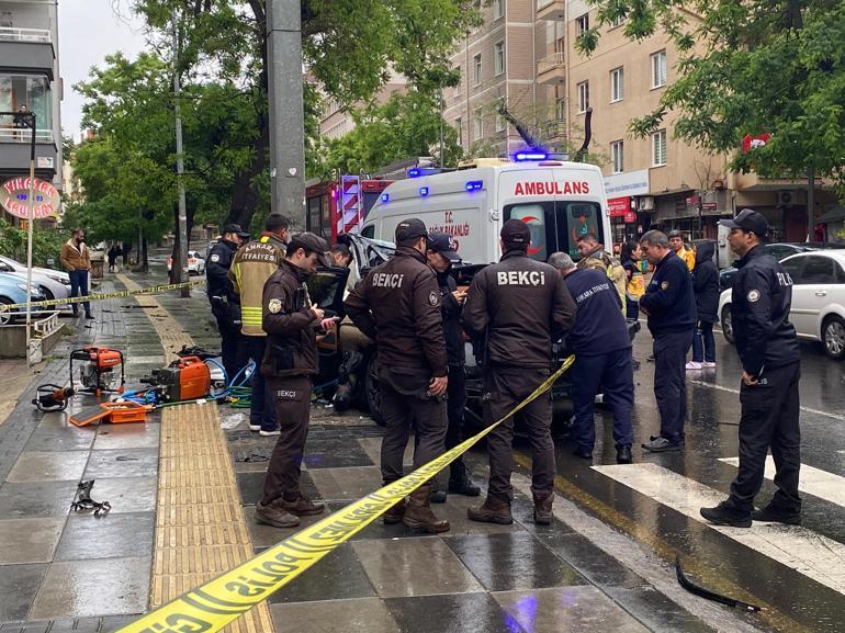 Ankarada otomobil direğe çarptı: 1 ölü, 4 yaralı