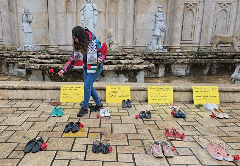 Anneler Gününde, parka ayakkabıları dizip, Filistindeki anne ve çocuk ölümlerine dikkat çekti