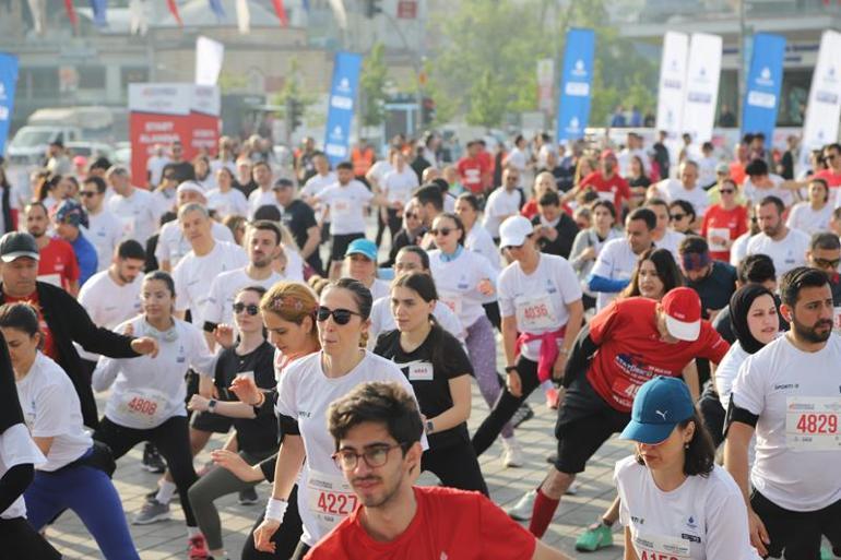 İstanbulda binlerce kişi 19 Mayıs coşkusuyla koştu