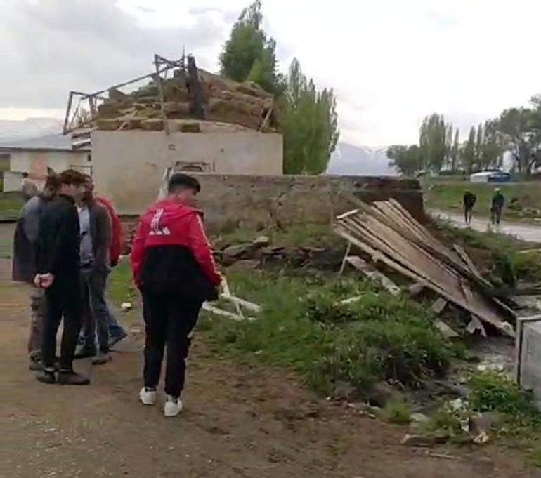 Erzurumda hortum; seralar zarar gördü, çatılar uçtu