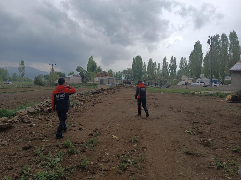 Erzurumda hortum; seralar zarar gördü, çatılar uçtu