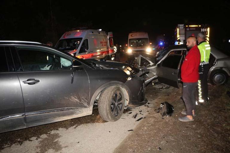 Virajı alamayan otomobil, karşıdan gelen cipe çarptı; 7 yaralı