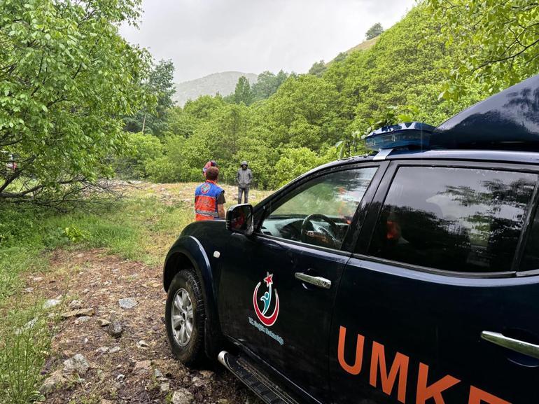 Mantar toplarken ayağından sakatlanan 2 kişiyi AFAD kurtardı