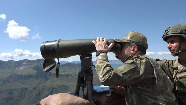 Orgeneral Bayraktaroğlu, hudut hattı ve üs bölgelerini ziyaret etti