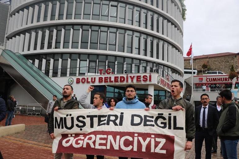 Boluda üniversite öğrencileri ulaşım zammını protesto etti