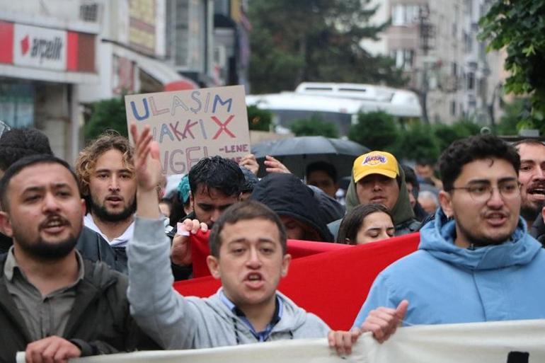 Boluda üniversite öğrencileri ulaşım zammını protesto etti