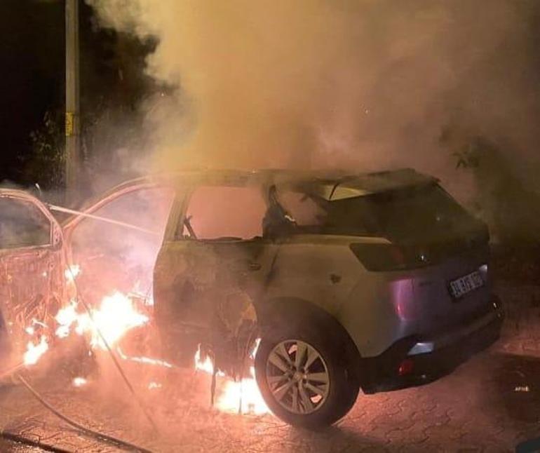 Ataşehirde güvenlik kamerasını kıran şüpheli park halindeki otomobili yaktı