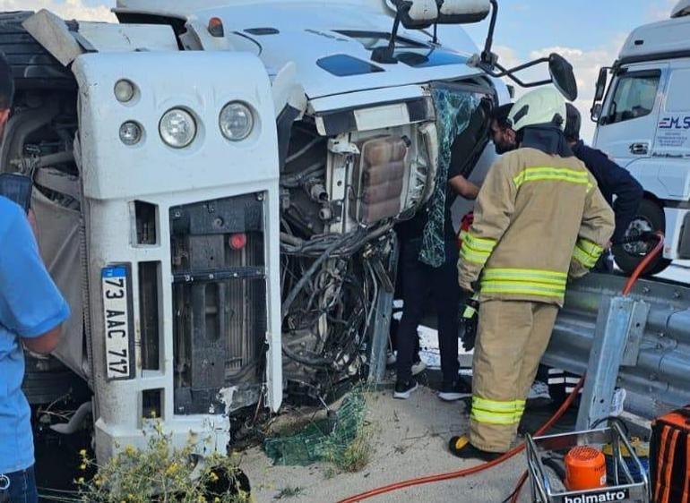 Mardinde devrilen akaryakıt yüklü tankerin şoförü öldü