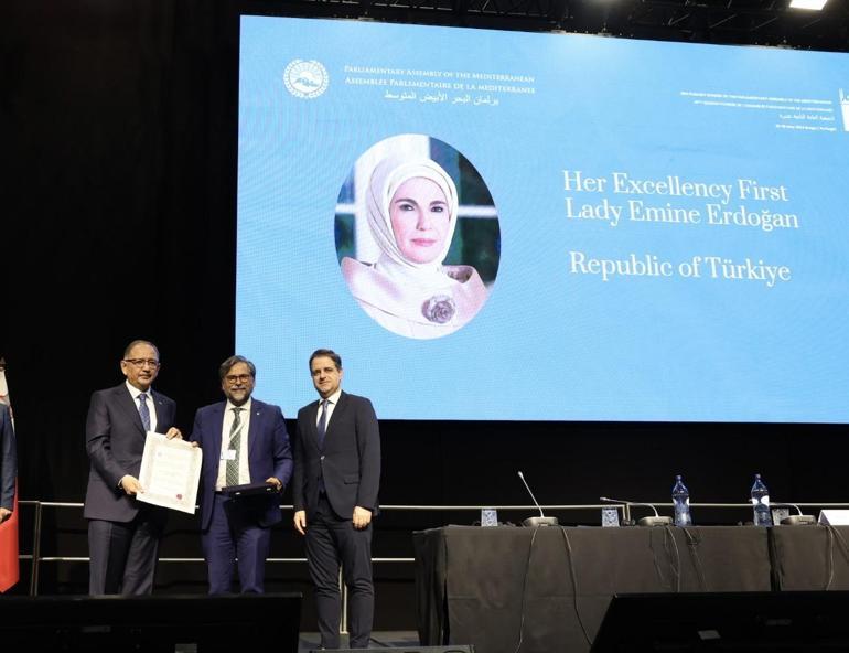 Bakan Özhaseki, Sıfır Atık Projesine verilen AKDENİZ-PA Ödülünü aldı