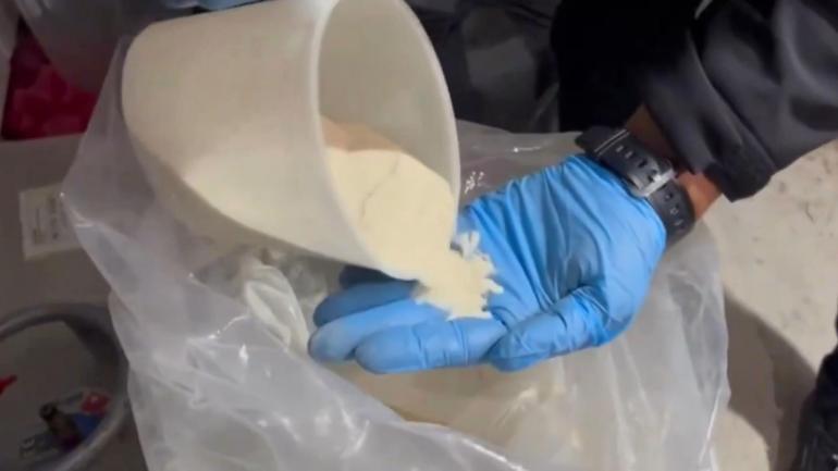 Uyuşturucu imalatçılarına yönelik Narkoçelik-17 operasyonu: 1 ton metamfetamin ele geçirildi