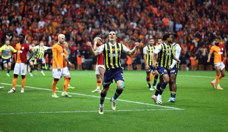 Fenerbahçe, derbi zaferiyle şampiyonluk yarışına devam dedi