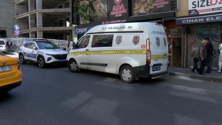 Bahçelievlerde havalandırma boşluğundan girip tavanı kırarak kuyumcuyu soydular