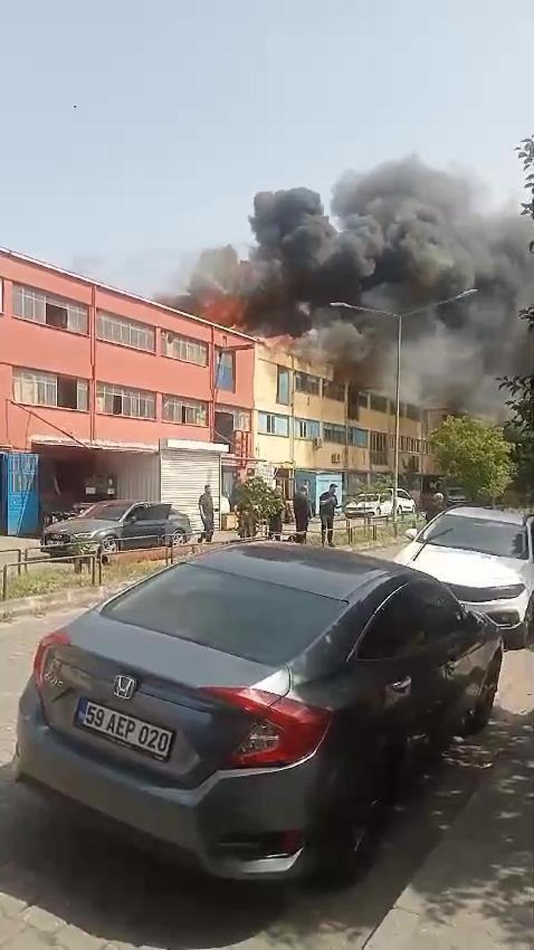 İSTEKS Sanayi Sitesinde medikal malzeme üretimi yapan fabrikada yangın