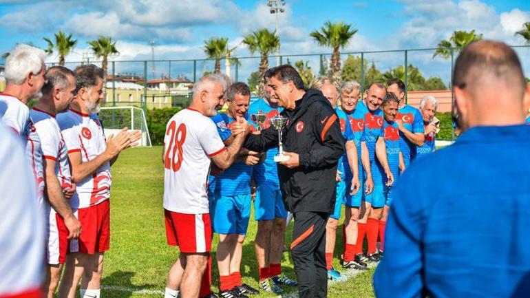 TBMM Parlamento-Meclis Futbol Takımı, Antalya şöhretler karmasıyla dostluk maçı yaptı