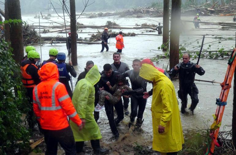 Kırklarelide selde 6 kişinin öldüğü davada; kızının ölümü üzerinden dans ediyorsun gerginliği