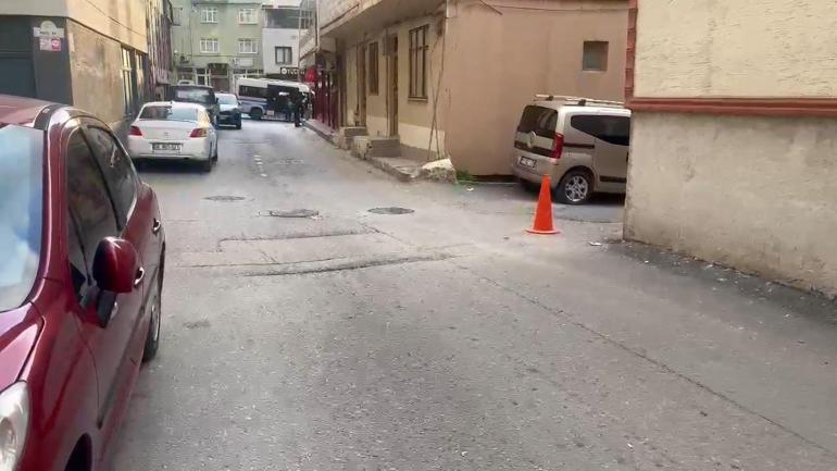 Aniden yola fırlayan Furkan, otomobilin çarpmasıyla ağır yaralandı; kaza kamerada