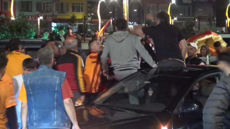 Silivrideki şampiyonluk kutlamalarına Fenerbahçeliler de katıldı; trafikteki kavgaya polis müdahale etti