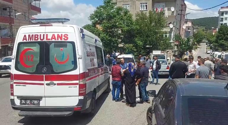 Sultanbeylide caddede yürüyen 13 yaşındaki çocuğa yorgun mermi isabet etti