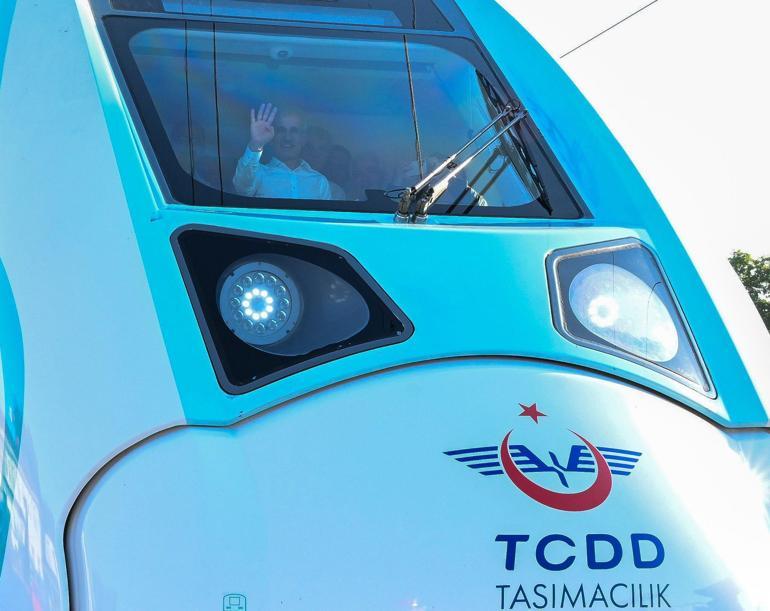 Bakan Uraloğlu: Milli elektrikli tren seti 1 yılda 575 bin yolcu taşıdı