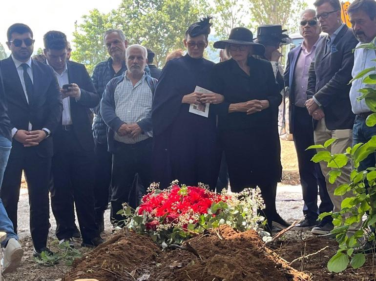 Korhan Berzegin kafatası ve kemikleri tabutla mezara koyuldu