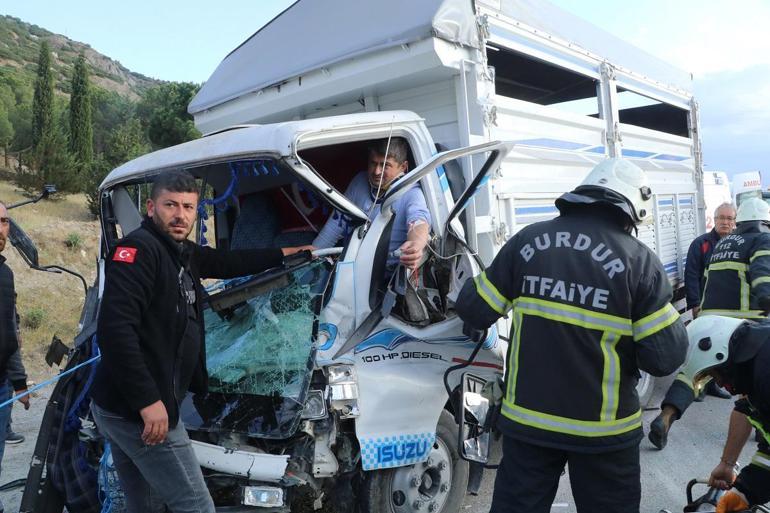 Nişan alışverişi dönüşü kaza: 3 ölü, 2 yaralı